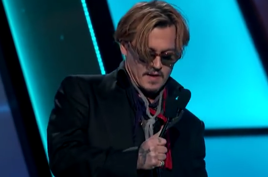 Video: Mira la vergonzosa presentación de Johnny Depp ebrio