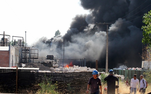 15 compañías de bomberos trabajaron en control de incendio en Quilicura