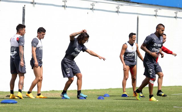 Jorge Valdivia estaría desde la partida en la selección chilena ante Uruguay tras superar sus problemas físicos