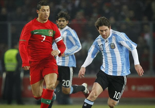 Duelo de "galácticos": Messi se enfrenta a Ronaldo en Old Trafford