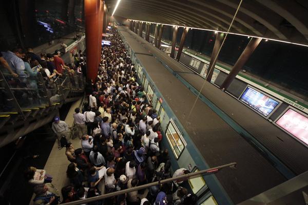 UDI evaluará interpelación contra ministro de Transportes por frecuentes fallas en el Metro