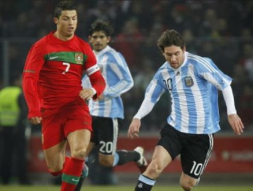 Duelo de "galácticos": Messi se enfrenta a Ronaldo en Old Trafford