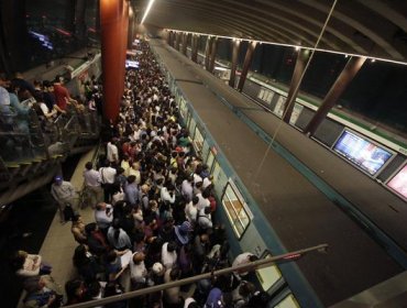 UDI evaluará interpelación contra ministro de Transportes por frecuentes fallas en el Metro