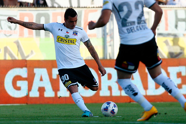 Esteban Paredes es duda en Colo Colo para enfrentar a Universidad Católica