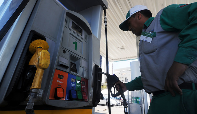 Intensa fiscalización a servicentros por baja de precio en la bencina