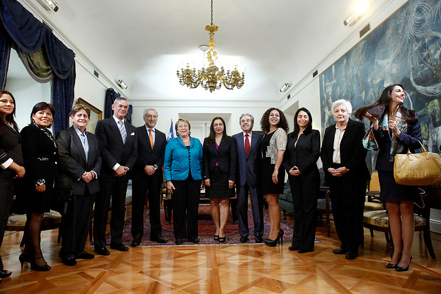 Durante cita con Bachelet, vicepresidenta de Perú conoció reformas y cambio constitucional chileno