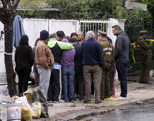 Dos personas fallecidas y una herida tras incendio en vivienda de Maipú