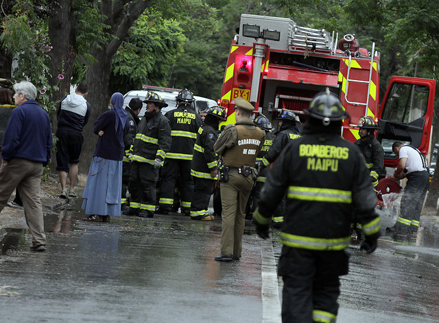 Nuevo incendio en centro de Santiago afecta casona de dos pisos