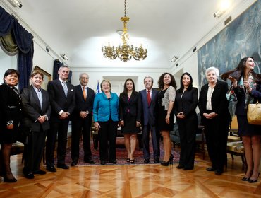 Durante cita con Bachelet, vicepresidenta de Perú conoció reformas y cambio constitucional chileno