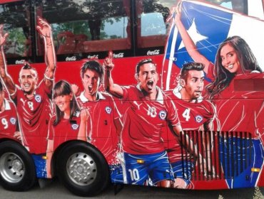 Chica farandulera es pintada en el bus de la selección