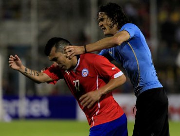 Fotos: Alexis Sánchez y Gary Medel tuvieron un fuerte encontrón en el partido ante Uruguay