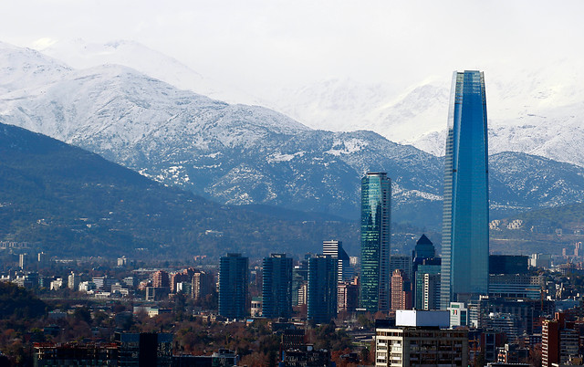 Estudio revela que Santiago es una de las ciudades con más billonarios de América Latina