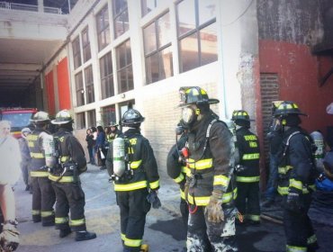 Bomberos controló incendio generado en dependencias de Mega