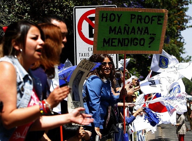 Paro Docente: Profesores le gritaron vendida a presidenta de la CUT, Bárbara Figueroa