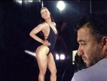 Mira el sensual destape de Tonka Tomicic al imitar a Jennifer López