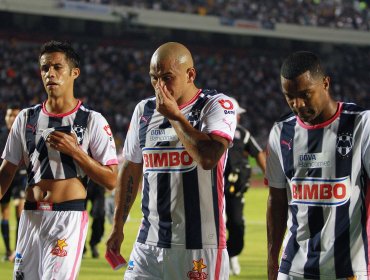 Humberto Suazo dijo presente en caída de Monterrey