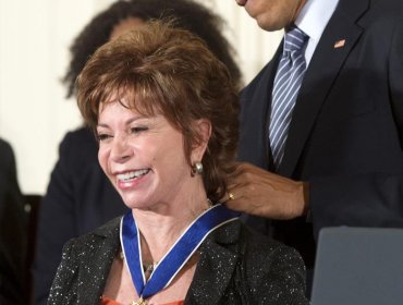 Obama entregó la Medalla de la Libertad a escritora Isabel Allende