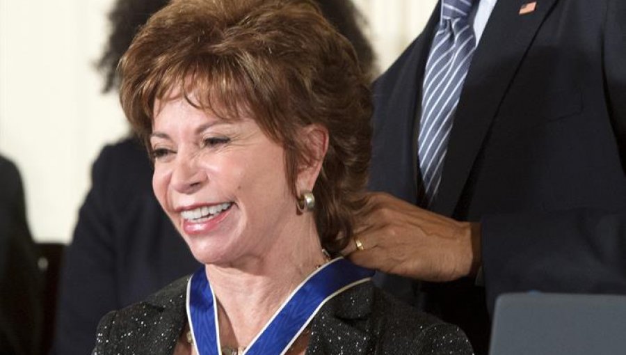 Obama entregó la Medalla de la Libertad a escritora Isabel Allende