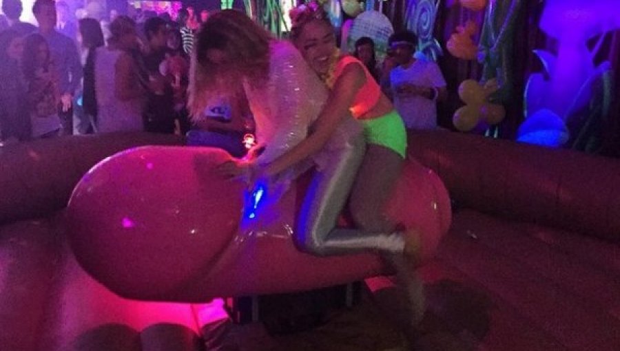 Miley Cyrus celebró su cumpleaños: Impactantes fotografías