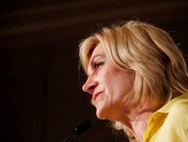 Evelyn Matthei en críticas a Bachelet: "no sabe nada de educación"