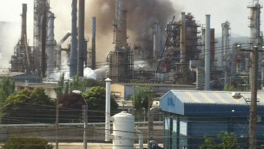 Gran Incendio afecta a las instalaciones de ENAP de Concón