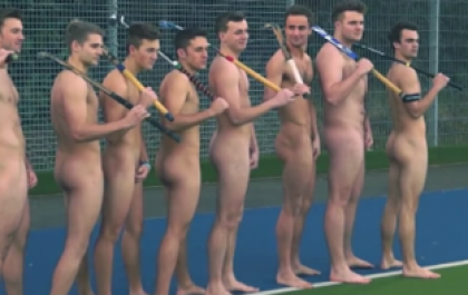 Video: Equipo universitario de Hockey se desnudo contra la homofobia