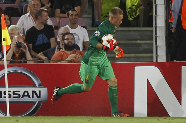 Cuidado Claudio Bravo: Ter Stegen recibe elogios de la prensa española
