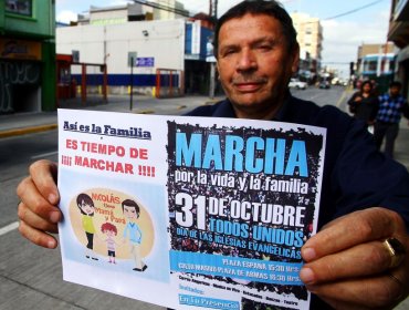 Concepción: Evangélicos marchan contra entrega de libro “Nicolás tiene dos papás”