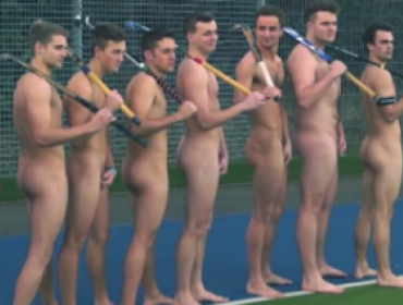 Video: Equipo universitario de Hockey se desnudo contra la homofobia