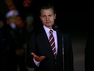 Presidente de México asume responsabilidad por desaparición de 43 estudiantes