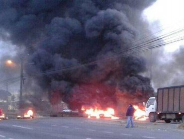 Manifestantes instalan barricadas en San Pedro de la Paz