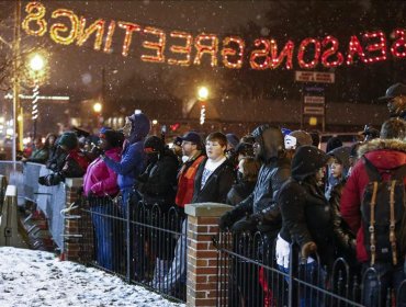 Ferguson celebra sin incidentes un Día de Acción de Gracias muy solidario