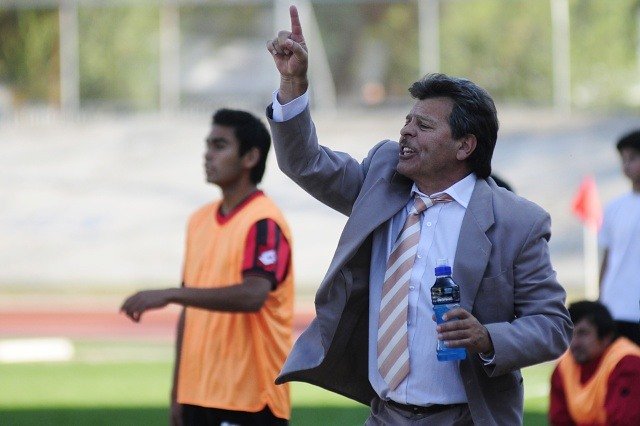 Jorge Garcés no descarta dirigir a U.Católica y critica el juego de S.Wanderers