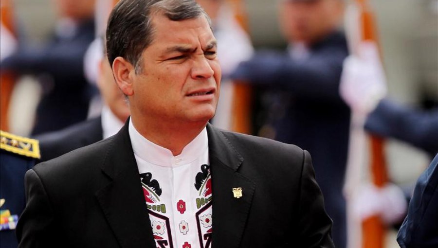 El presidente de Ecuador da las gracias al fallecido Chespirito