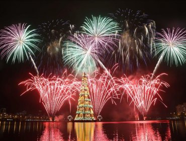 Río de Janeiro ilumina el árbol de Navidad flotante más grande del mundo