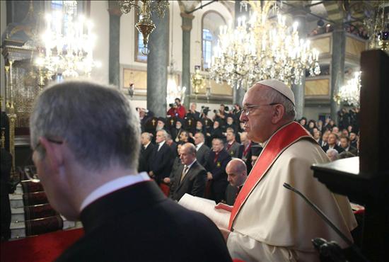 El papa confirma antes de dejar Turquía que quiere la unión con los ortodoxos