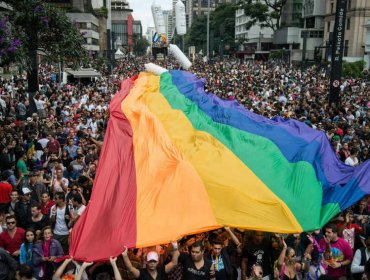 Los gays indios recuerdan al Gobierno que existen en una festiva marcha