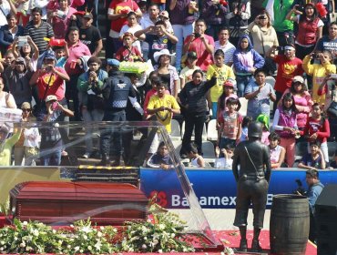 Emotivo adiós de Chespirito se vive en el Estadio Azteca