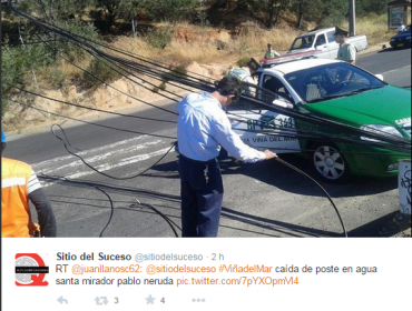 Poste de alumbrado público cae en Avenida Agua Santa, Viña del Mar