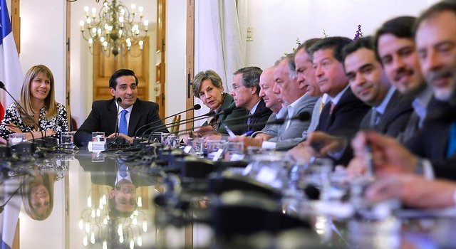 Ministro Peñailillo: En 2015 iniciaremos el proceso para formular una nueva Constitución