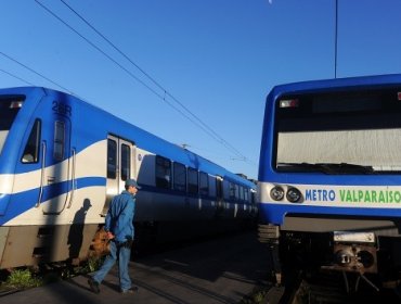 Jóvenes que rayaron la estación de Metro Valparaíso en Quilpué deberán pagar $500.000