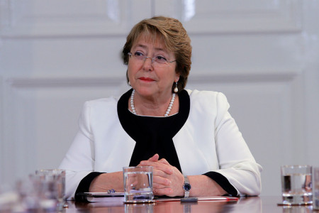Encuesta CEP: Aprobación a gestión de Bachelet cae 12 puntos y rechazo se cifra en un 43%
