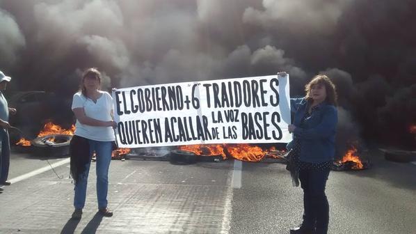 Profesores disidentes bloquearon ruta 68 en dirección a Valparaíso en rechazo a gestión de Jaime Gajardo