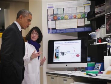 Obama pide no bajar la guardia contra el ébola y "extinguirlo" con más fondos