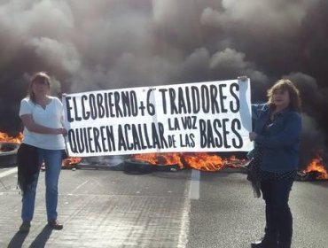 Profesores disidentes bloquearon ruta 68 en dirección a Valparaíso en rechazo a gestión de Jaime Gajardo