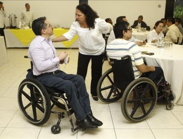 Gobierno ordena abrir espacios para personas con discapacidad en Costa Rica