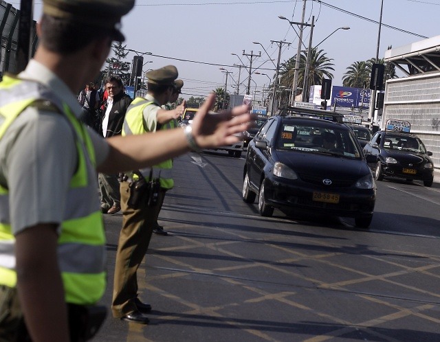 Patrulla de Carabineros protagonizó accidente vehícular en Santiago