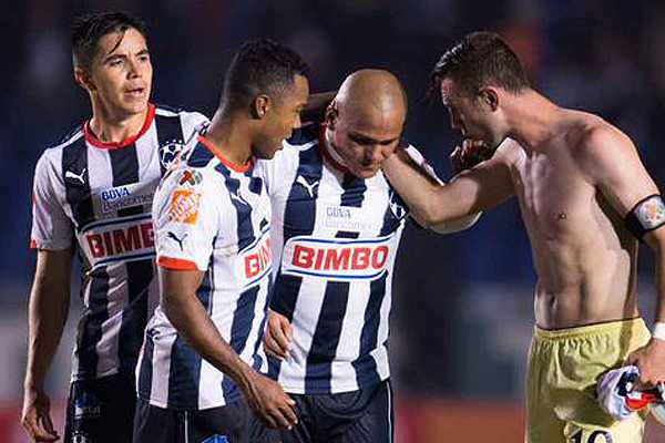 Posible adiós: Suazo termina entre lágrimas en derrota del Monterrey