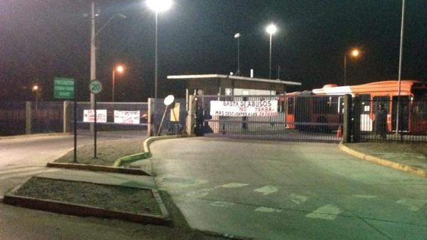 Choferes de Alsacia Express se tomaron terminal de buses en Maipú durante esta mañana