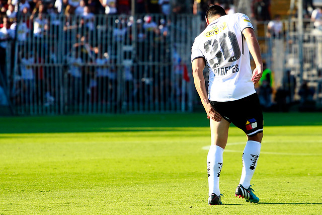 Esteban Paredes decidirá si juega o no frente a Wanderers